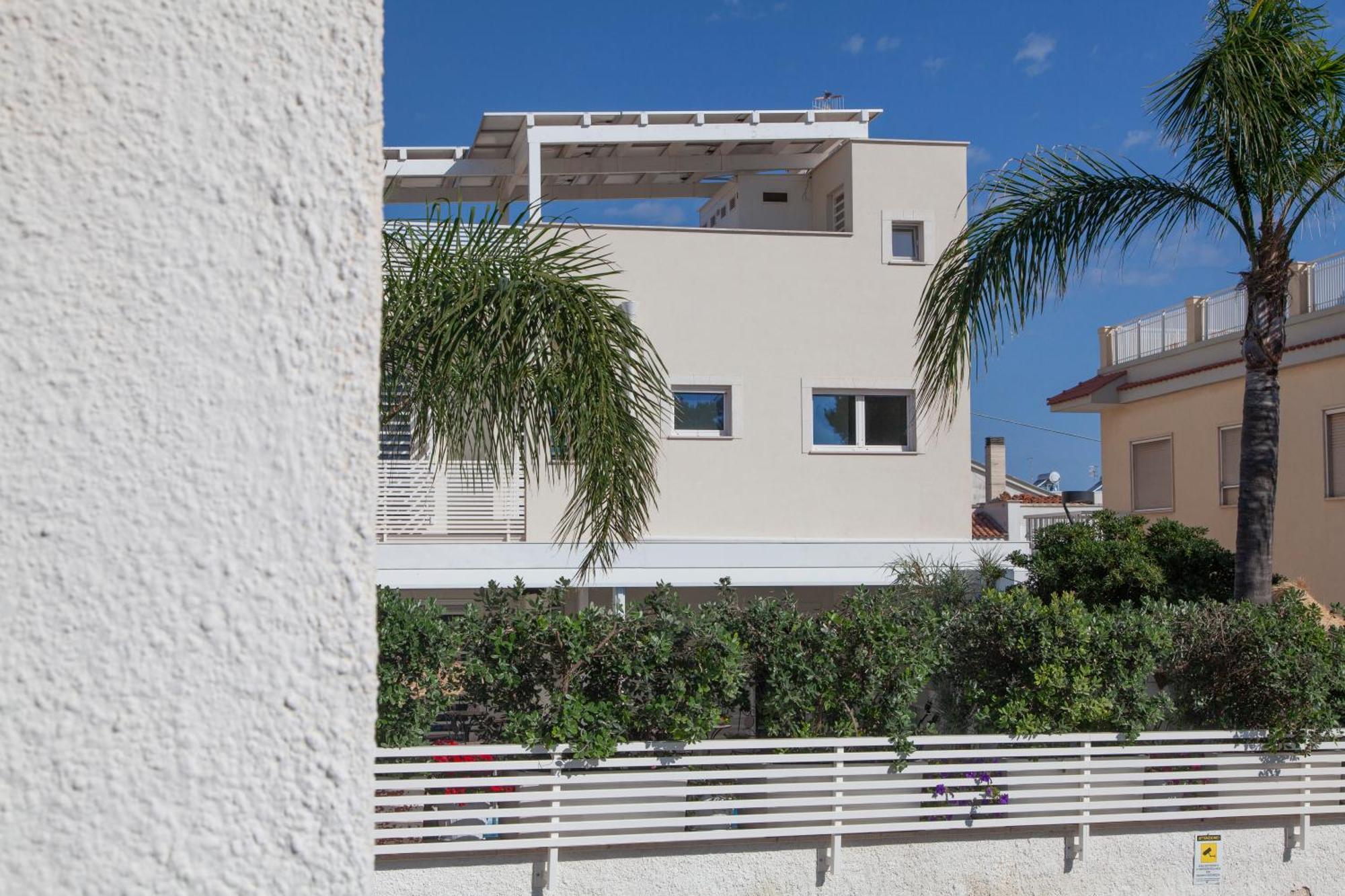 Dimora Nesea Bed and Breakfast Cozze Εξωτερικό φωτογραφία
